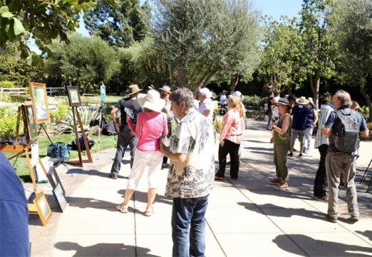 guests looking at art during plein air