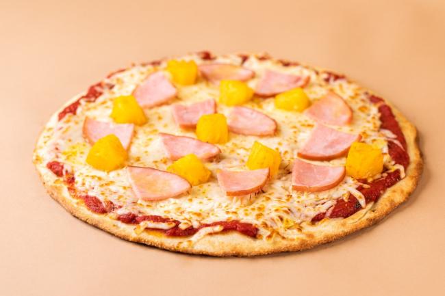 pizza with pineapple and ham